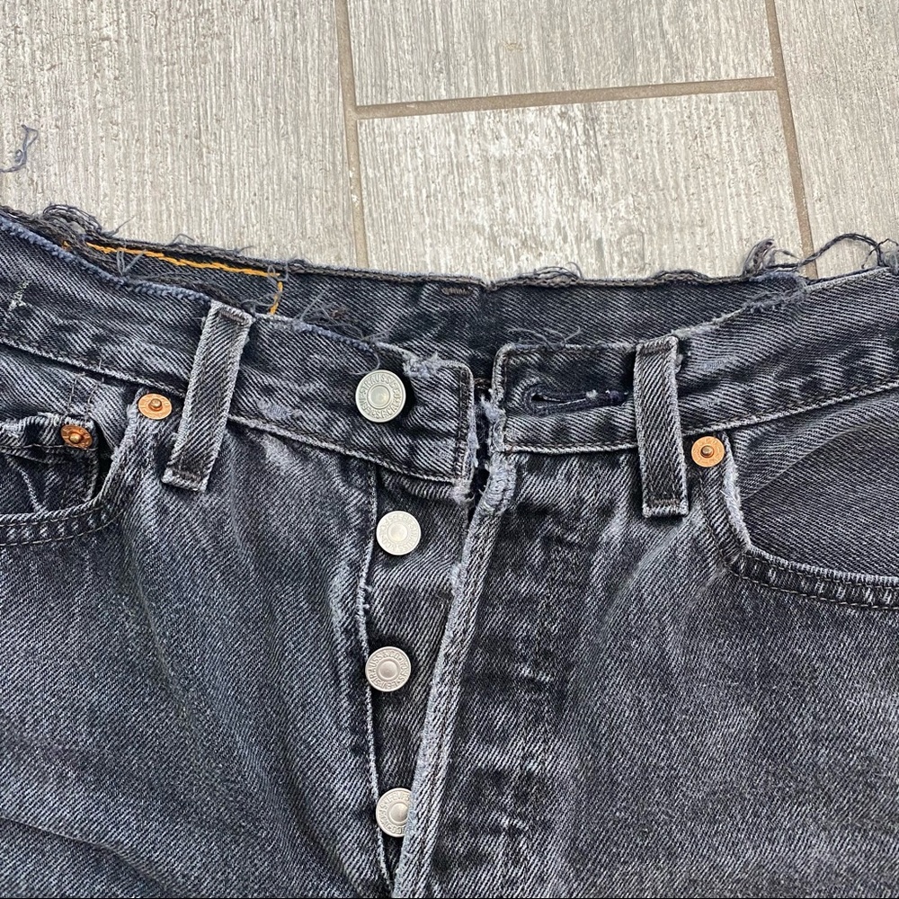ON HOLD‼️‼️Vintage distressed Levis 501’s💣 - Picture 2 of 7